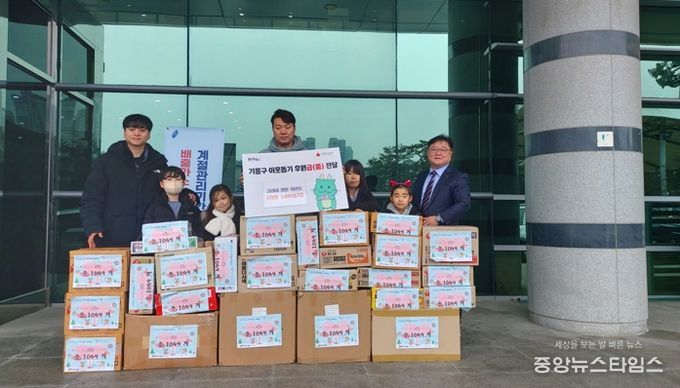 고려대 명문 태권도가 지난 17일 기흥구청에 이웃돕기 물품을 기탁했다.