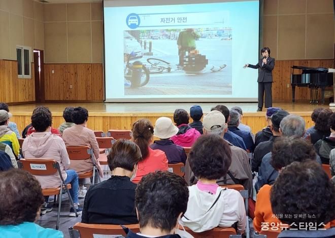 어르신 일자리 참여자 교통안전 교육 진행해