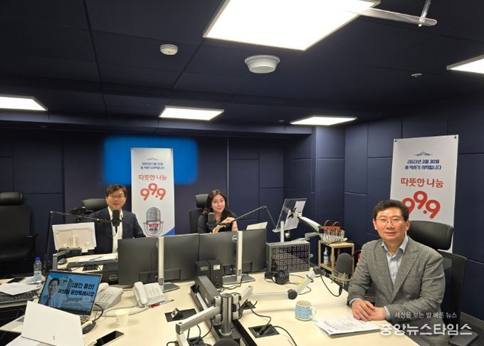 이상일 용인특례시장이 26일 OBS라디오 '최진만 이유나의 굿모닝 OBS'에 출연해 용인특례시에서 진행 중인 다양한 사업과 성과를 소개했다.