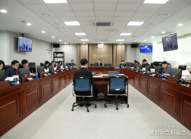 경기도의회 경기도교육청예산결산특별위원회 2일차 교육행정위원회 소관 부서 예산 심사 실시
