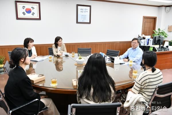 수원시 영통구, 가정의 달 맞아, 출산 앞둔 직원들 격려