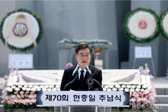 김동연 "선열 뜻 이어 새롭게 문 여는 대한민국 재건에 앞장서겠다"