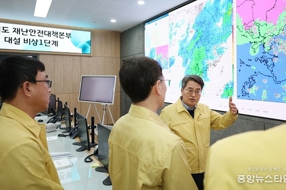 경기도 3개 시군 대설특보…김동연, 재대본 찾아 “차질 없는 제설 대응” 당부