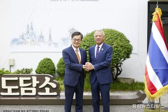 김동연 “태국은 경기도의 훌륭한 파트너”…태국 노동부 장관 만나 협력 강화