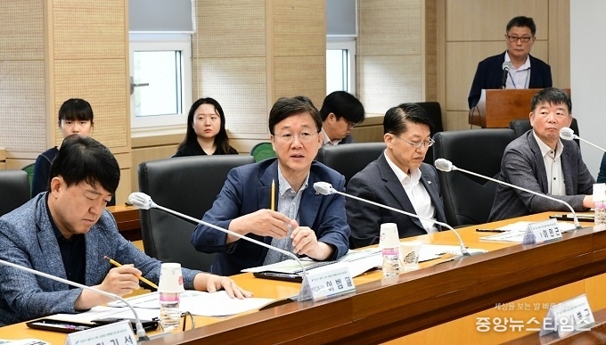 왼쪽 두번째 이민근 안산시장.(안산시 제공)