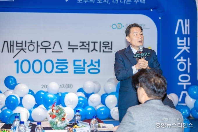 지난해 12월 새빛하우스 누적 지원 1000호 달성 기념행사에서 이재준 수원시장이 인사말을 하고 있다. (사진제공=수원시)