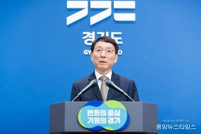 김성중 경기도 행정1부지사가 3일 도청에서 내년도 본예산 관련 기자회견을 하고 있다.(사진=경기도)