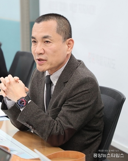 3일 김진태 강원특별자치도지사가 산불대응책에 대해 설명하고 있다.(사진=강원특별자치도청)