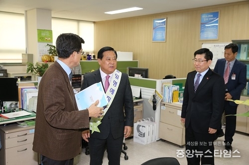 20161212_국민건강보험공단 수원동부지사일일명예지사장 (2).JPG