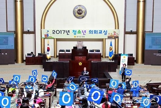 사본 -2017.4.4.2017년 제1회 청소년의회교실 개최 (67).jpg