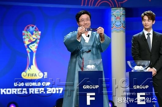 피파 U-20 월드컵 트로피 온다_1.JPG
