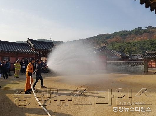 수원시화성사업소, 청사·화성행궁에서 소방 훈련.jpg