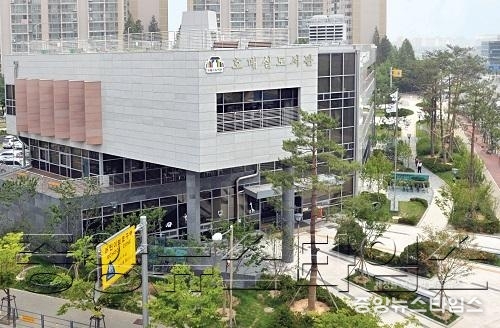 수원시 호매실도서관 시설 보수공사 마치고 22일 재개관(자료사진).jpg