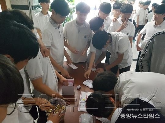 수원 매원고 학생들 U-20 월드컵 한국선수단에 응원메시지 전달.jpg