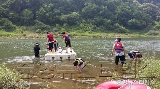 3. 민물고기잡기체험(연천 가람애어촌체험마을).jpg