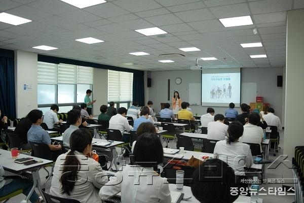 수원시지속가능도시재단, 전 직원 대상 친절교육.jpg