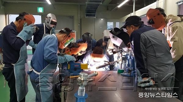 기술학교 용접과실습.jpg.jpg