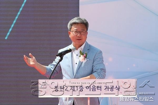 1-1. 이음터 기공식 채인석 화성시장 기념사.JPG