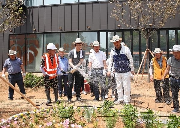 2-1. 게릴라가드닝 활동.JPG