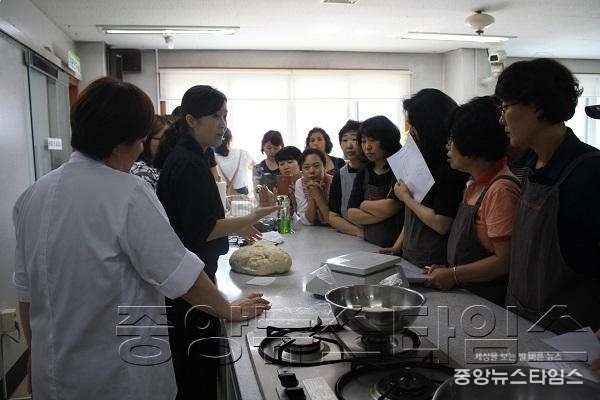 5-2. 쌀빵 만들기 실습교육.JPG