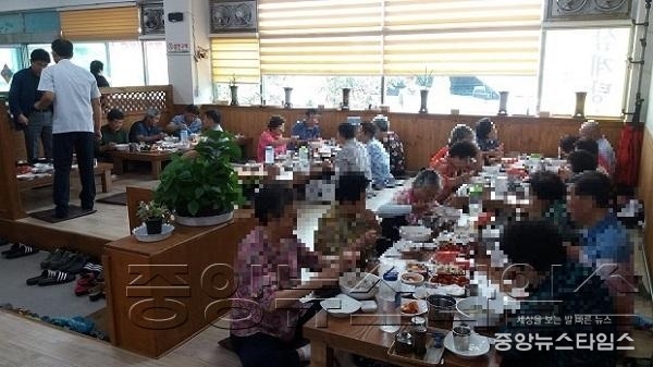 7-20-2 바르게살기운동 비전1동위원회 독거노인 식사대접.jpg