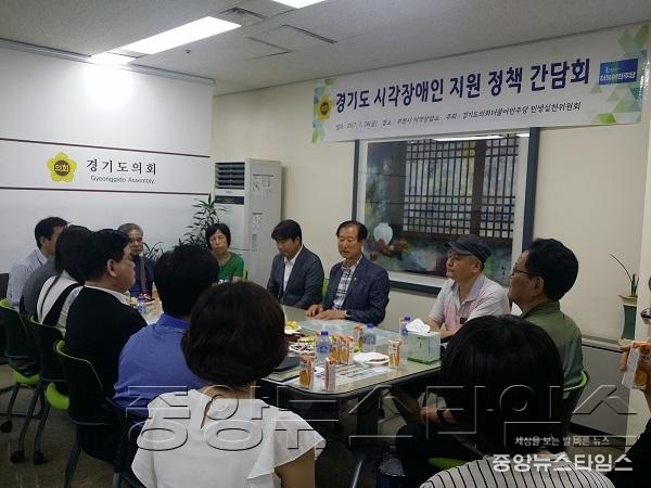 170728_보도자료 사진(부천 류재구 시각장애인 지원정책 간담회).jpg