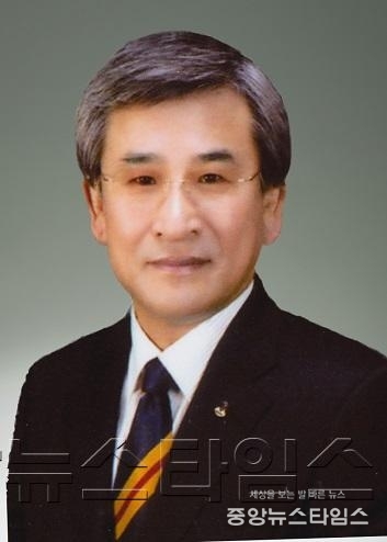 김시용(증명사진).jpg