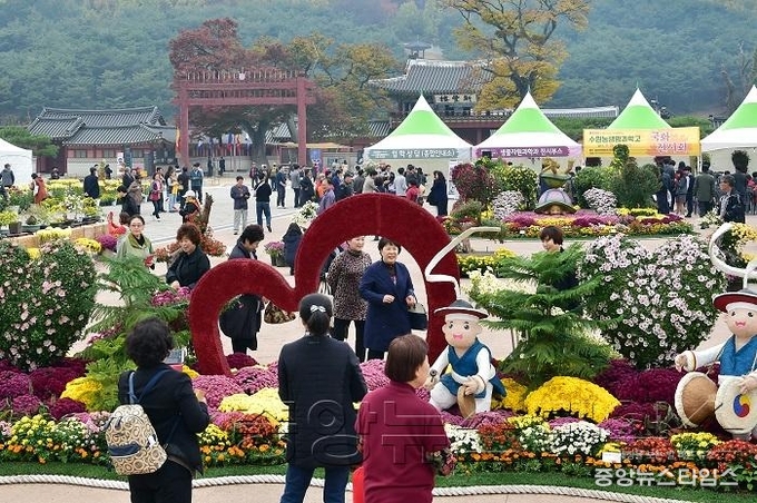오상고절(傲霜孤節) 국화 매력에 _흠뻑_, _수원 국화전시회__1.jpg
