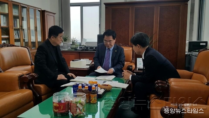 강득구 부지사 국회 방문 모습.jpg