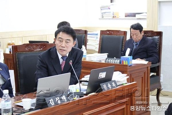 경기도의회 진용복 의원,따복하우스 1만호 사업 목표 미달성 강력히 질타.JPG