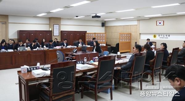 예산심의사진.jpg