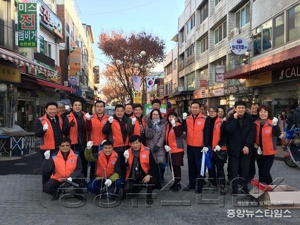 12-4-7 신장1동 상공인회정화활동(171204).JPG