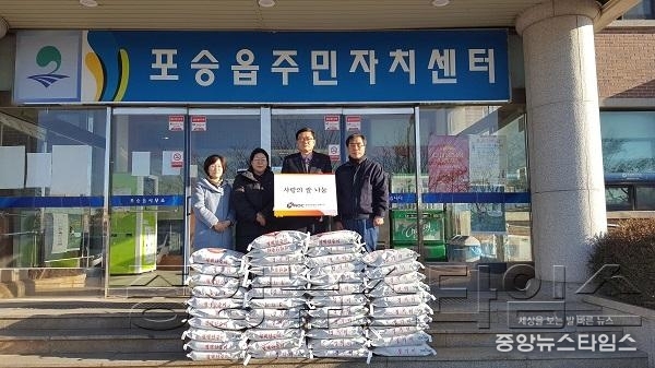 12-13-4 한국석유공사 평택지사 사랑의 쌀 전달.jpg