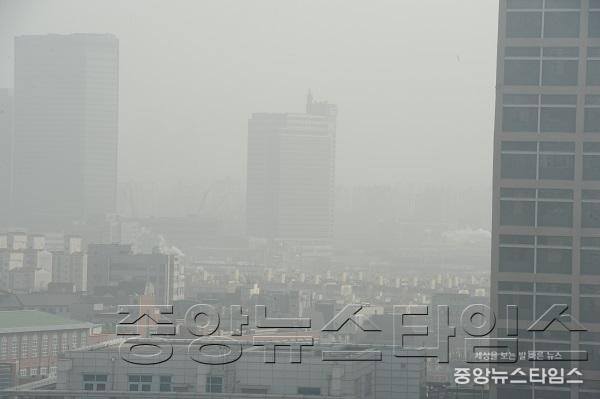 고농도 미세먼지로 뒤덮인 하늘.jpg
