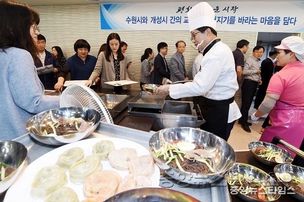 염태영 수원시장, 수원역에서 KTX 타.jpg