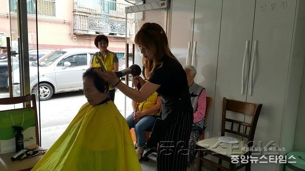 (광명2-2)광명4동 주민센터, 어르신 무료 이미용 서비스 실시.jpg