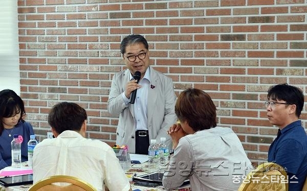 0726 이재정교육감 혁신교육실천연구회 대표들과 간담회(사진 1).JPG