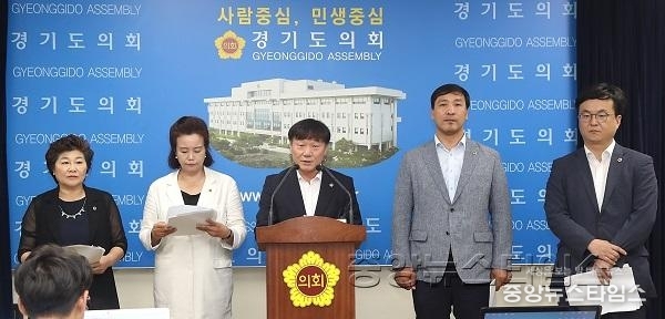 2018.08.29.민주당 수석 추경관련 브리핑 (5).JPG