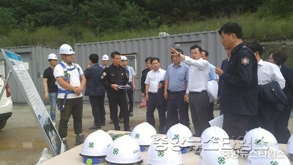 [사진3]180831 보도자료(경기도의회 안행위 소방관서 현장확인).jpeg