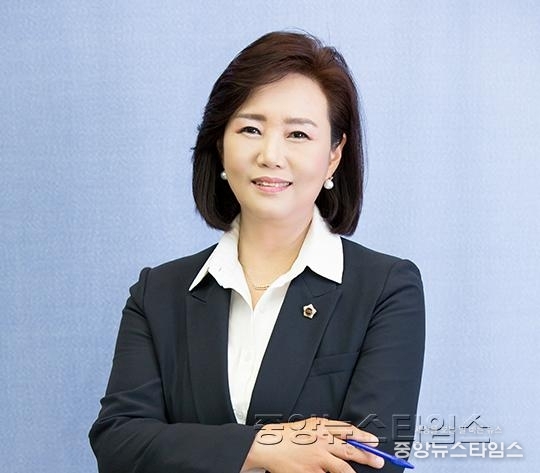 정윤경 도의원(군포1).jpg