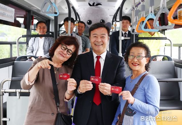 의왕시, ‘노인 버스 무료승차 지원 사업’ 교통비 첫 지급
