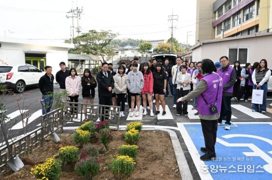 양주시, 허준 문화진흥재단·덕정중학교와 탄소중립 한방 나무심기 행사 성료
