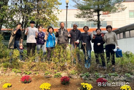 수원시 영통구 영통3동‘녹색 힐링 충전’꽃정원 국화 식재