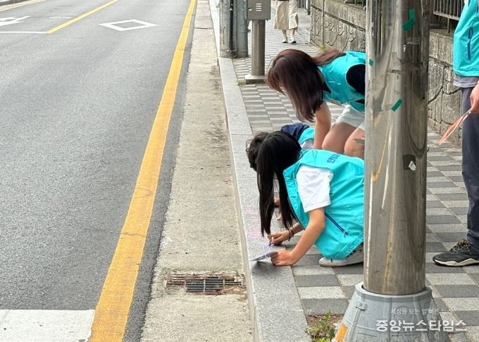 안성시자원봉사센터, 가족봉사단 19기 무단 투기 개선 캠페인 진행