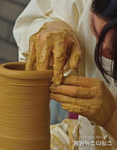 김영곤‘도예가의 정성’(최우수)