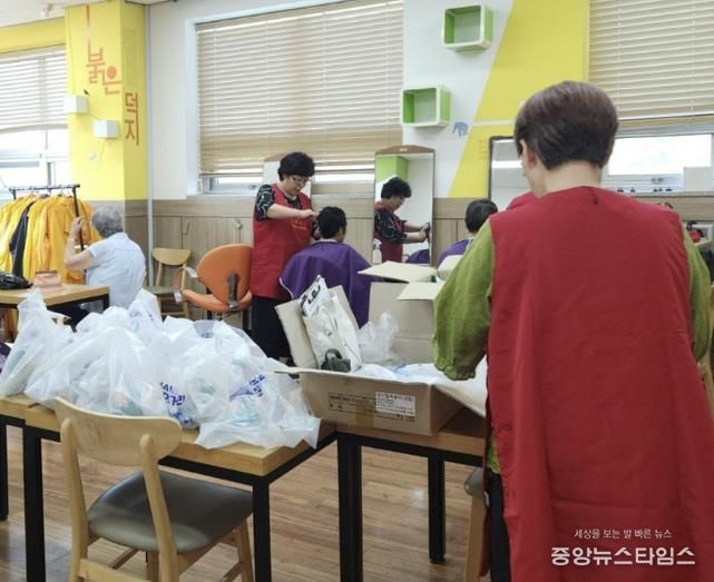 시흥시 신천동 자원봉사자 협의회, 이미용 봉사 통한 재능기부 펼쳐