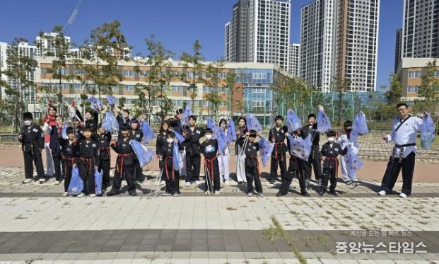 시흥시 품태권도, 시화호 30주년 맞이 거북섬동 행복홀씨 환경정화 힘써