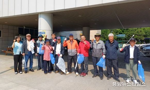 양주시 양주2동 노인회 분회 임원진, 자발적 참여로 환경정화 활동 펼쳐