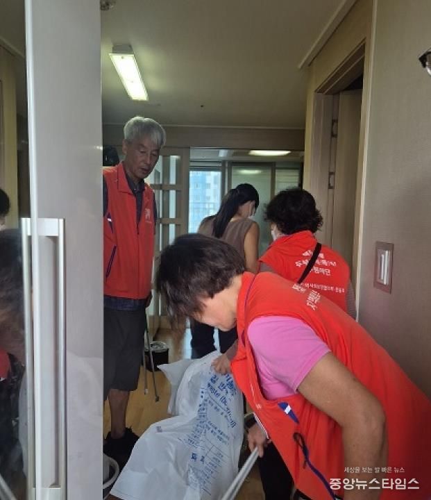 파주시 운정3동, 지역사회보장협의체와 알코올중독환자 가정 대청소