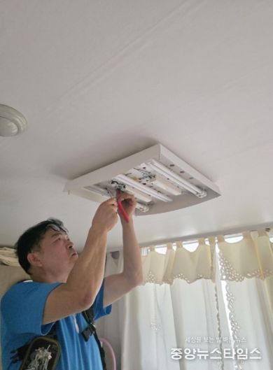 고양시 중산1동, 스마트 전등스위치 설치‘당신 곁의 빛과 안전’사업 진행